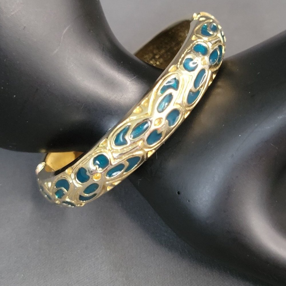 Womens Gold Tone Blue Enameled Hinged Round Bangle Bracelet Size 7 1/4 in